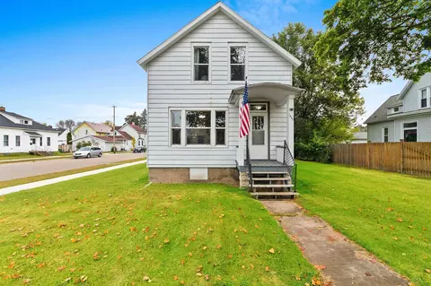 1448 Sherman St, Marinette, WI 54143