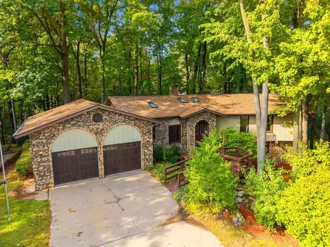 2640 He Nis Ra Ln, Green Bay, WI 54304