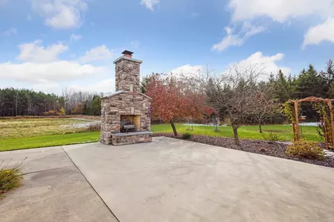 Exterior - 8458 N Cherry Rd, Algoma, WI 54201 photo 8 of 25