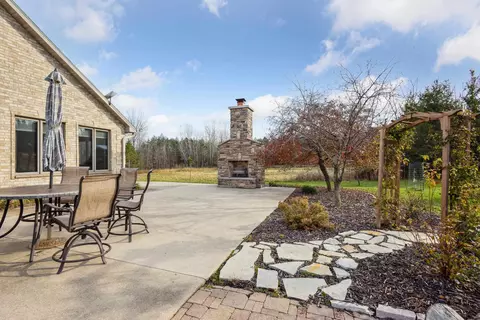 Exterior - 8458 N Cherry Rd, Algoma, WI 54201 photo 10 of 25