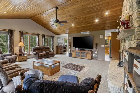 Living - 8458 N Cherry Rd, Algoma, WI 54201 photo 2 of 4