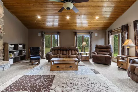 Living - 8458 N Cherry Rd, Algoma, WI 54201 photo 4 of 4