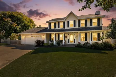 2352 Bay Beach Ct, Green Bay, WI 54302