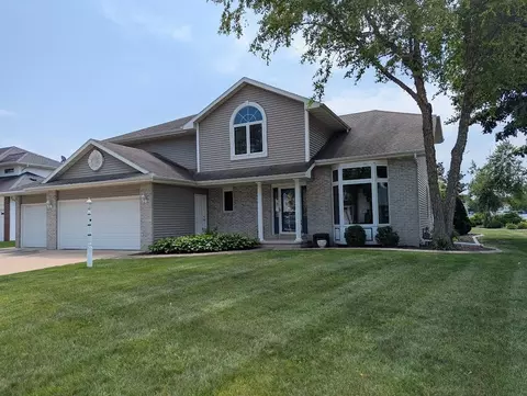 2575 Gaslight Ct, Oshkosh, WI 54904