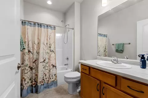 Bath - 5775 N Osprey Dr, Appleton, WI 54913 photo 3 of 5