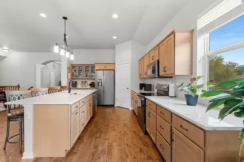 Kitchen - 5775 N Osprey Dr, Appleton, WI 54913 photo 4 of 7