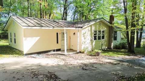 e2954 Lake Road, Iola, WI 54945
