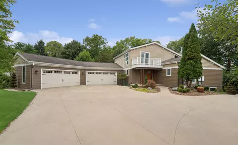 1331 N Briarcliff Dr, Appleton, WI 54915