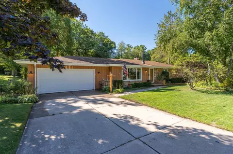 821 Cornelius Dr, Green Bay, WI 54311
