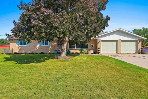 139 Memorial Dr, Pulaski, WI 54162