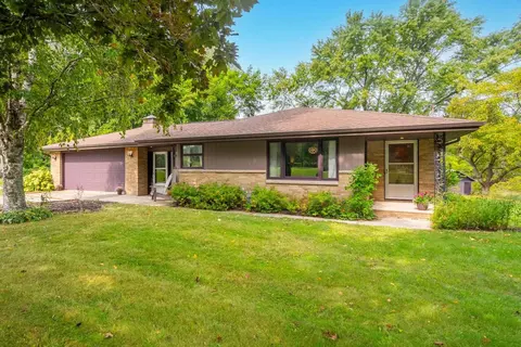6227 Sturgeon Bay Rd, Luxemburg, WI 54217