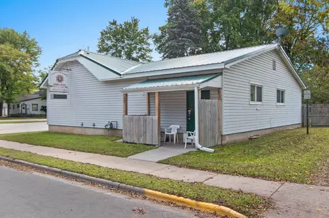 202 W Lieg Ave, Shawano, WI 54166
