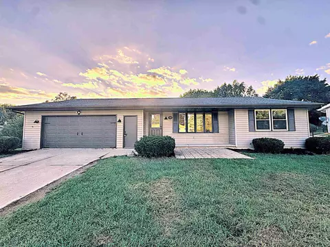1147 David Ln, Green Bay, WI 54313