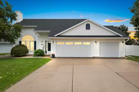 3826 E Ontonagon Ln, Green Bay, WI 54301