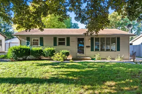 1527 N Mennen Ct, Green Bay, WI 54304