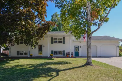537 Edward Dr, Green Bay, WI 54302