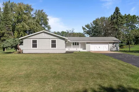 2942 Ridgeway Dr, Neenah, WI 54956