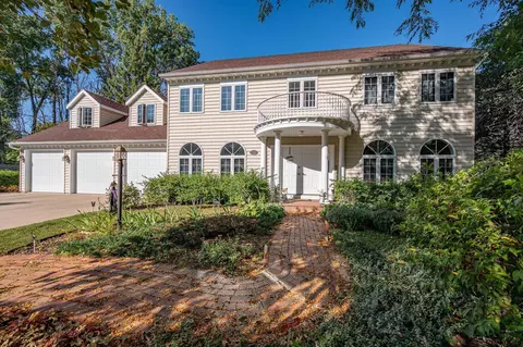 2560 N Trillium Cir, Green Bay, WI 54313