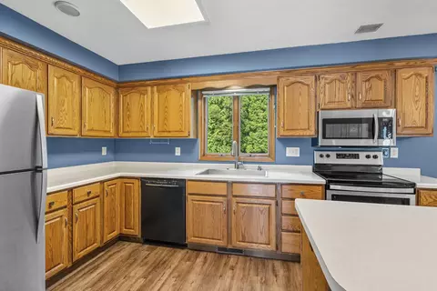 Kitchen - 2930 W Big Bend Dr, Appleton, WI 54914 photo 2 of 3