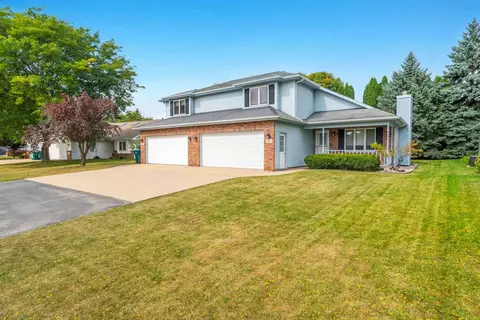 Exterior - 2930 W Big Bend Dr, Appleton, WI 54914 photo 2 of 7