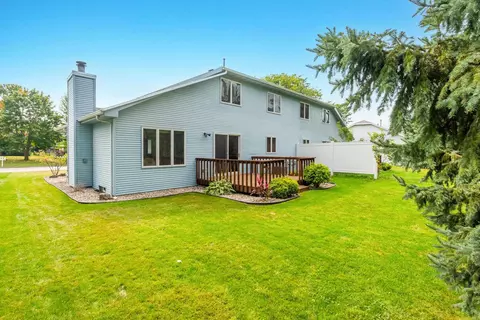 Exterior - 2930 W Big Bend Dr, Appleton, WI 54914 photo 6 of 7