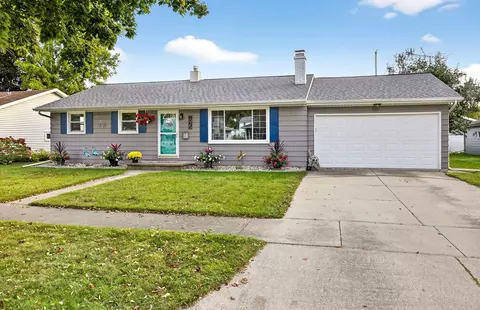Exterior - 1025 W Roberts Ave, Appleton, WI 54914 photo 11 of 12