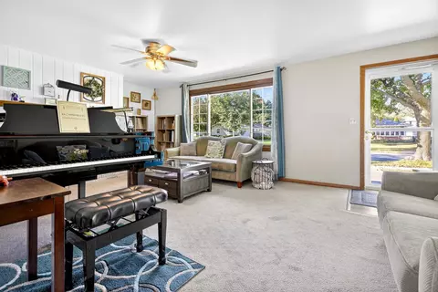 Living - 1025 W Roberts Ave, Appleton, WI 54914 photo 2 of 6