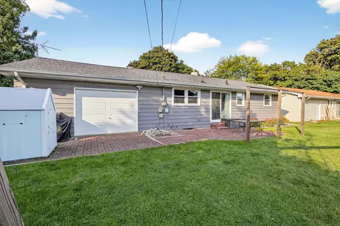 Exterior - 1025 W Roberts Ave, Appleton, WI 54914 photo 3 of 12
