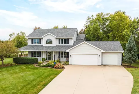 35 E Sunny Hill Ave, Oshkosh, WI 54902