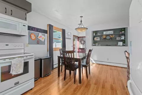 Dining - 1343 W Franklin St, Appleton, WI 54914 photo 2 of 3
