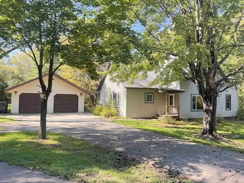 401 Bailey St, Waupaca, WI 54981