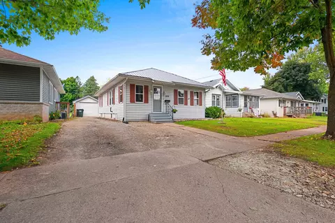 1109 S Algoma St, New London, WI 54961