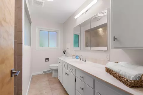 Bath - 630 W Riverview Dr, Appleton, WI 54915 photo 1 of 5