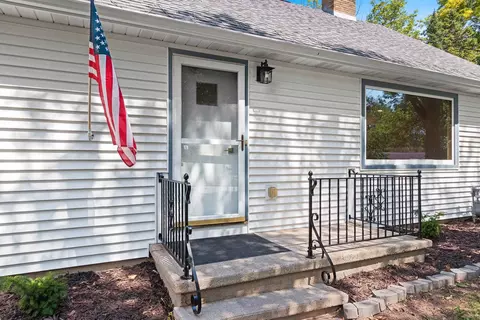 Exterior - 630 W Riverview Dr, Appleton, WI 54915 photo 7 of 8
