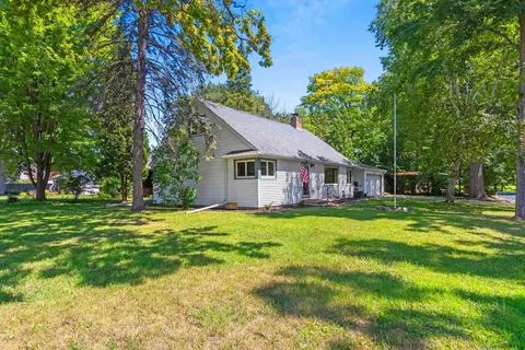Exterior - 630 W Riverview Dr, Appleton, WI 54915 photo 3 of 8