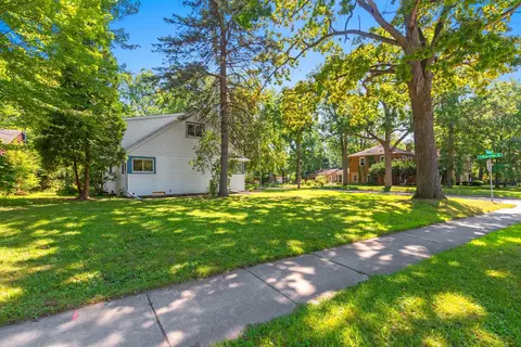 Exterior - 630 W Riverview Dr, Appleton, WI 54915 photo 2 of 8