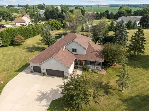 n966 Spring Valley Drive, Hortonville, WI 54944