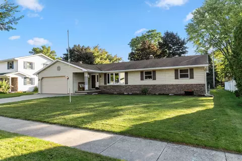 2512 N Chestwood Ct, Appleton, WI 54911