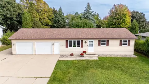 1316 Wedgewood Ln, Neenah, WI 54956