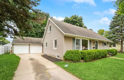 Exterior - 1413 E Pershing St, Appleton, WI 54911 photo 1 of 9