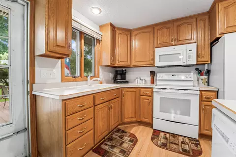 Kitchen - 1413 E Pershing St, Appleton, WI 54911 photo 3 of 5