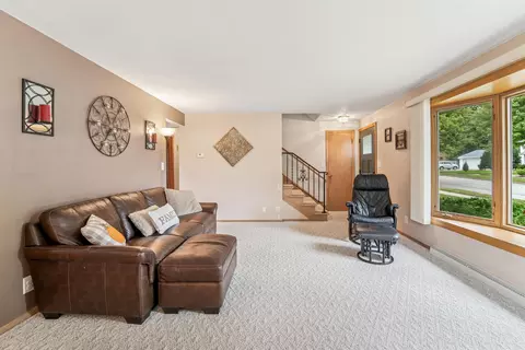 Living - 1413 E Pershing St, Appleton, WI 54911 photo 2 of 3