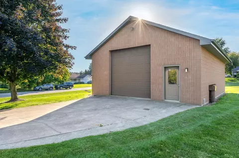 Exterior - 4180 W Earthrock Rd, Appleton, WI 54913 photo 1 of 10