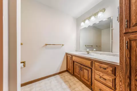 Bath - 4180 W Earthrock Rd, Appleton, WI 54913 photo 1 of 2