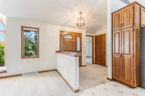 Entry Way - 4180 W Earthrock Rd, Appleton, WI 54913 photo 2 of 3