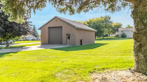 Exterior - 4180 W Earthrock Rd, Appleton, WI 54913 photo 2 of 10