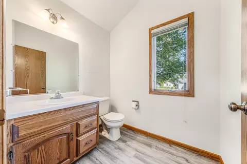 Bath - 4180 W Earthrock Rd, Appleton, WI 54913 photo 2 of 2