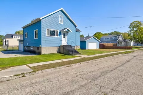 301 E Bay Shore St, Marinette, WI 54143