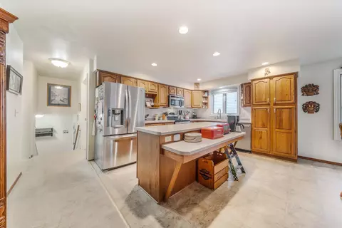 Kitchen - 2135 Cloudview Ct, Appleton, WI 54914 photo 5 of 5