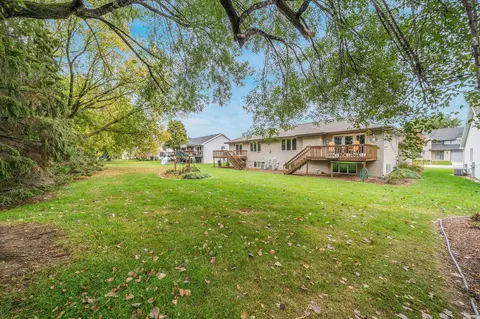 Exterior - 2135 Cloudview Ct, Appleton, WI 54914 photo 6 of 8